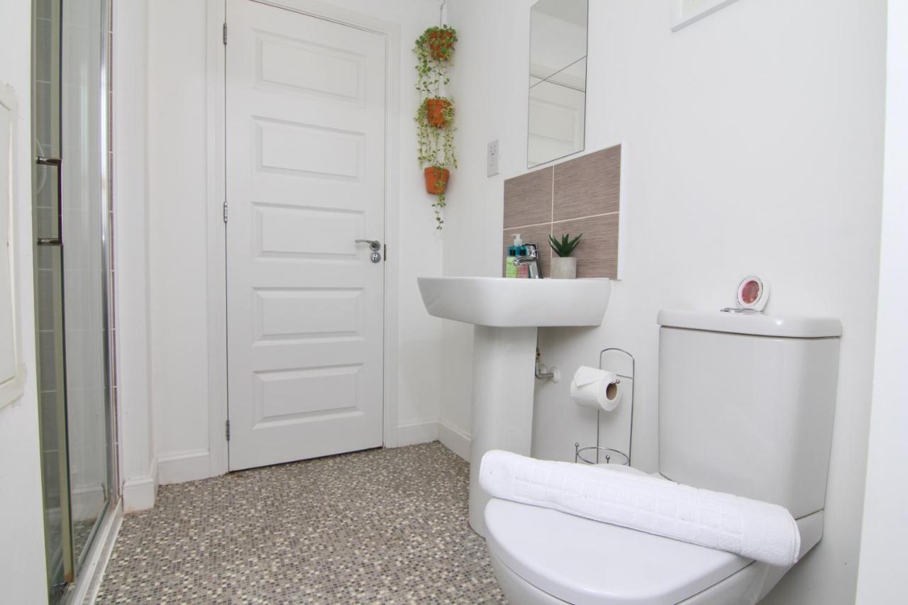 Canalview House - Fully Furnished Coventry City Centre Home Buitenkant foto