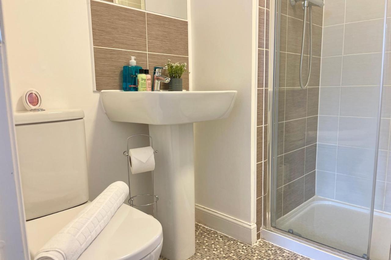 Canalview House - Fully Furnished Coventry City Centre Home Buitenkant foto